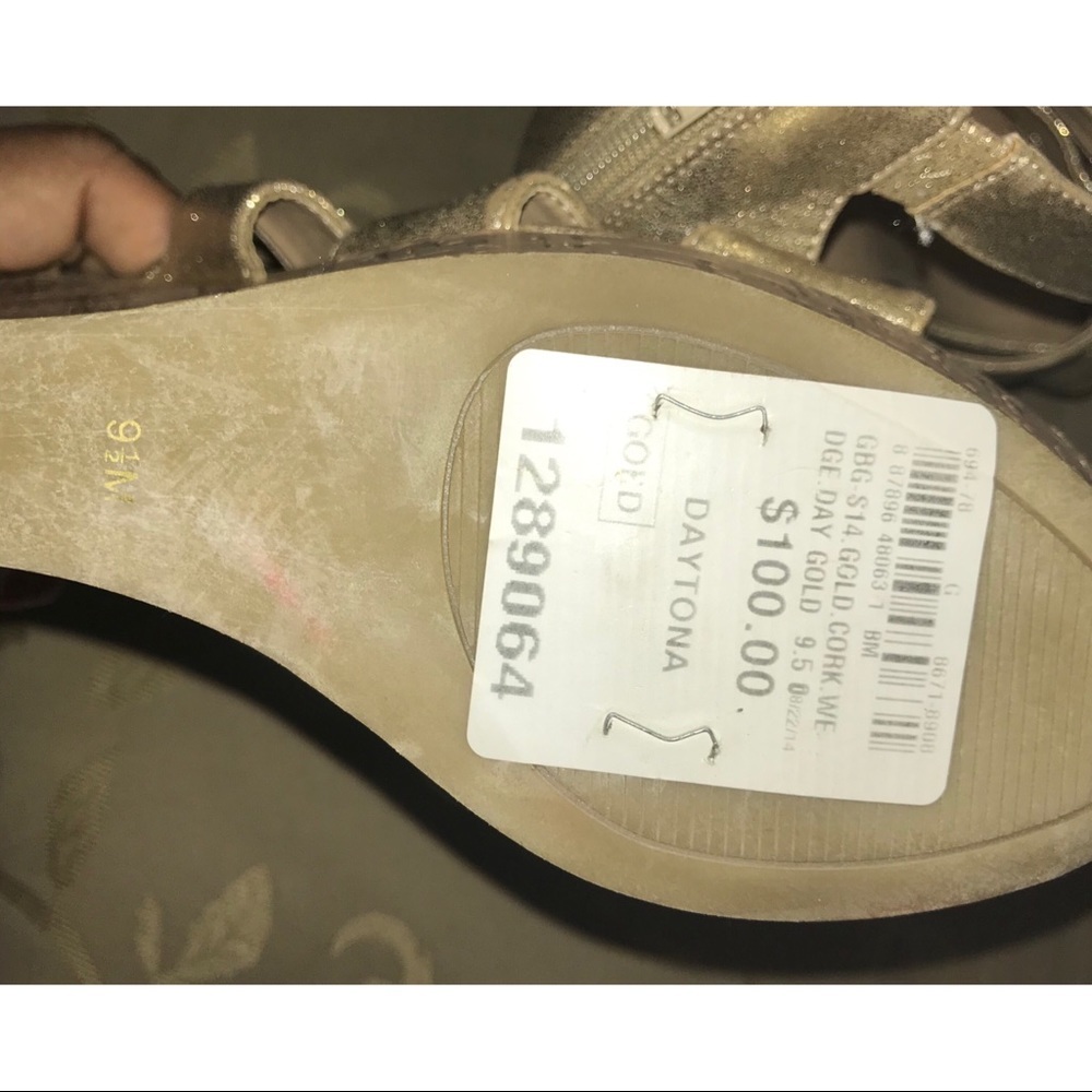 🏵NWOT🏵GUESS Sandals🏵 - Picture 4 of 5